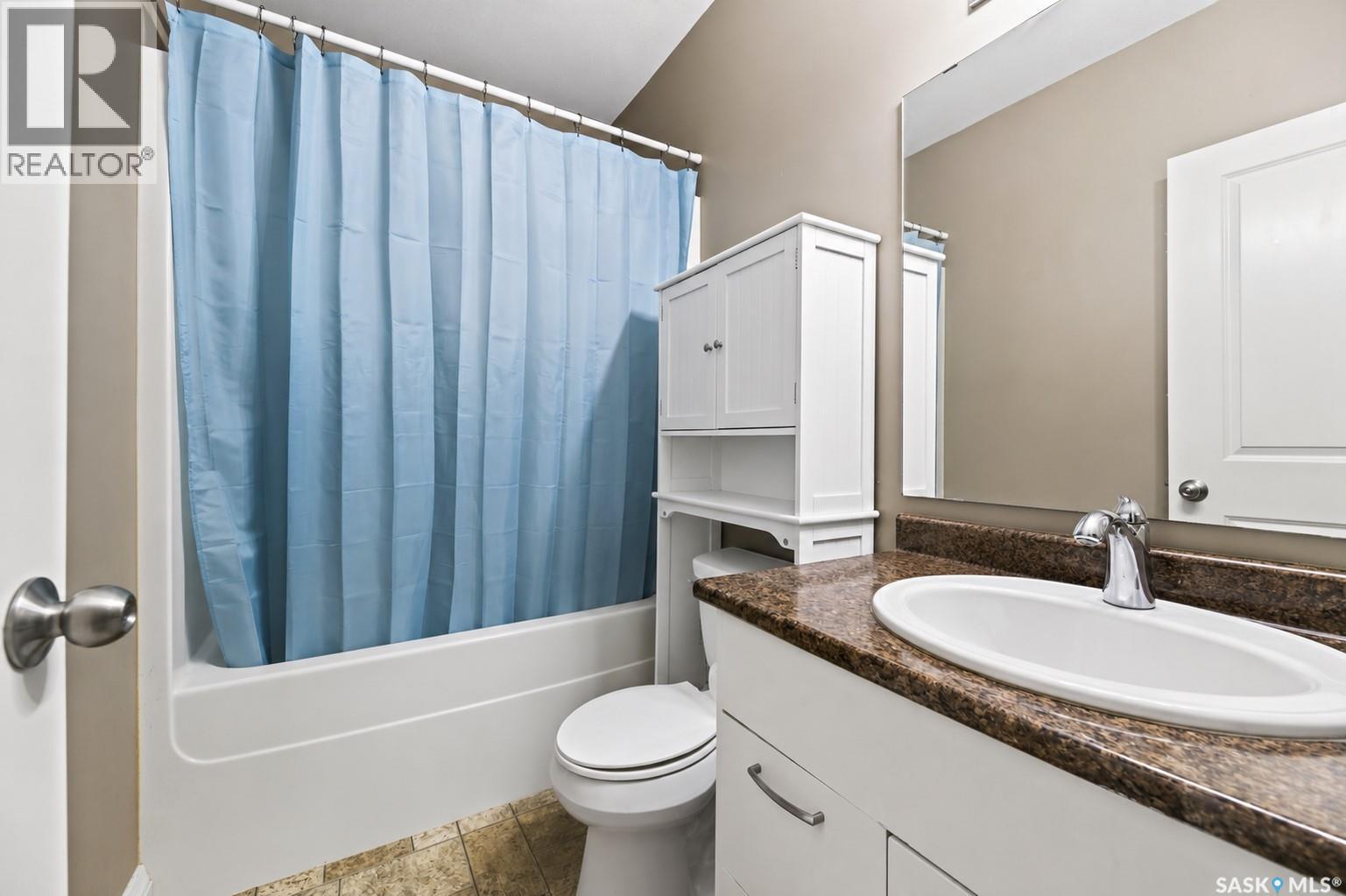 1114 Hargreaves Way, Saskatoon, SK - Indoor Photo Showing Bathroom