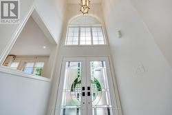 The Bright 2-Storey Foyer - 