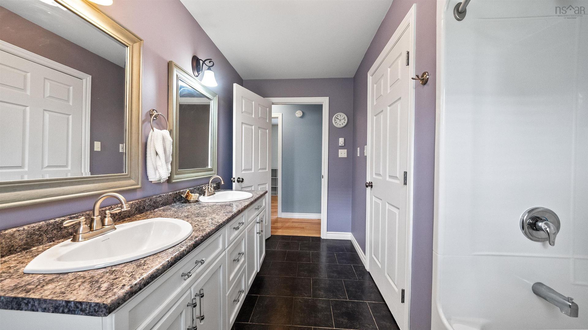129 Birchview Crescent, New Glasgow, NS - Indoor Photo Showing Bathroom