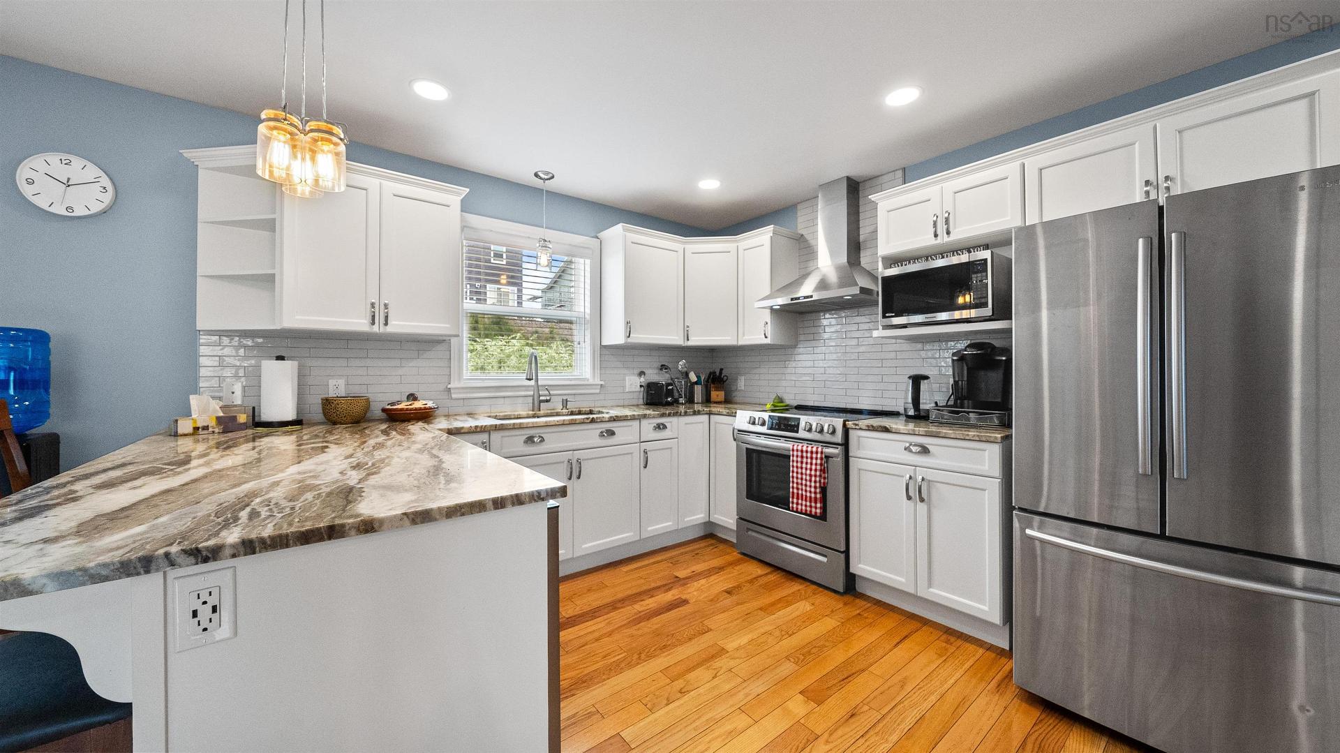 129 Birchview Crescent, New Glasgow, NS - Indoor Photo Showing Kitchen With Upgraded Kitchen