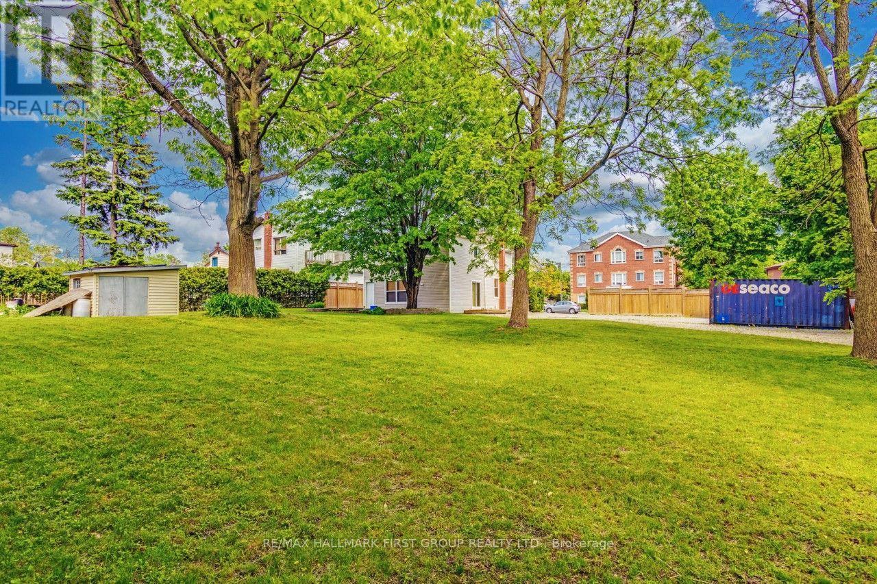 26 Whiting Avenue, Oshawa, ON - Outdoor