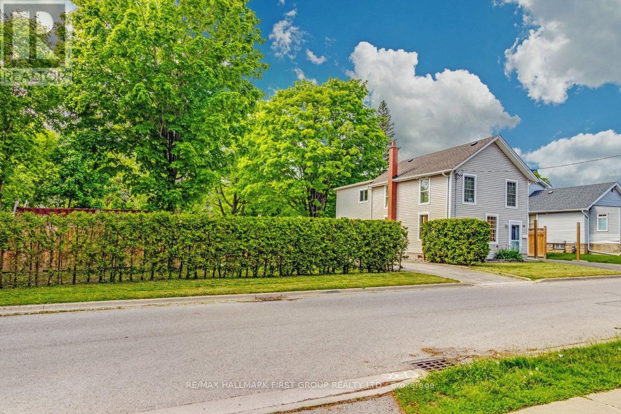 26 Whiting Avenue, Oshawa, ON - Outdoor
