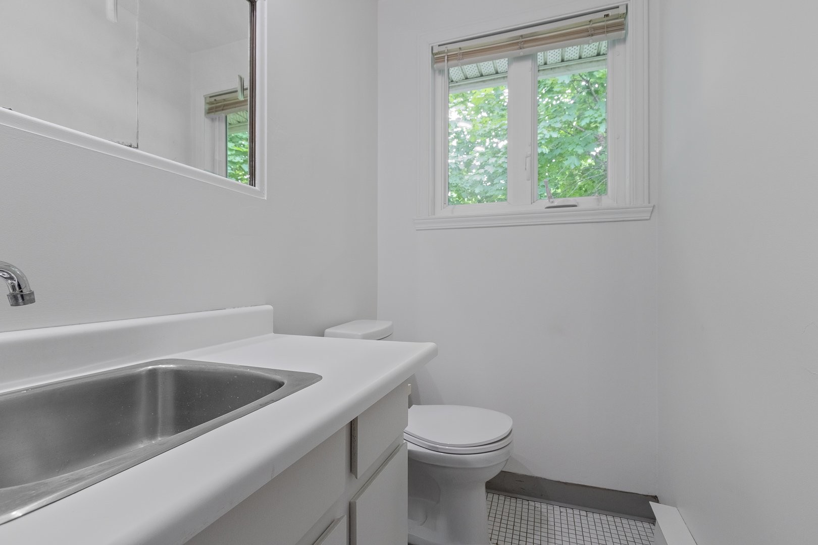 Powder room - 888 Rue De L'Oise, Québec (Charlesbourg), QC - Indoor Photo Showing Bathroom