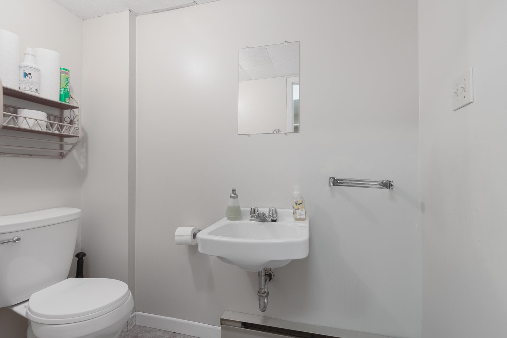 Powder room - 888 Rue De L'Oise, Québec (Charlesbourg), QC - Indoor Photo Showing Bathroom