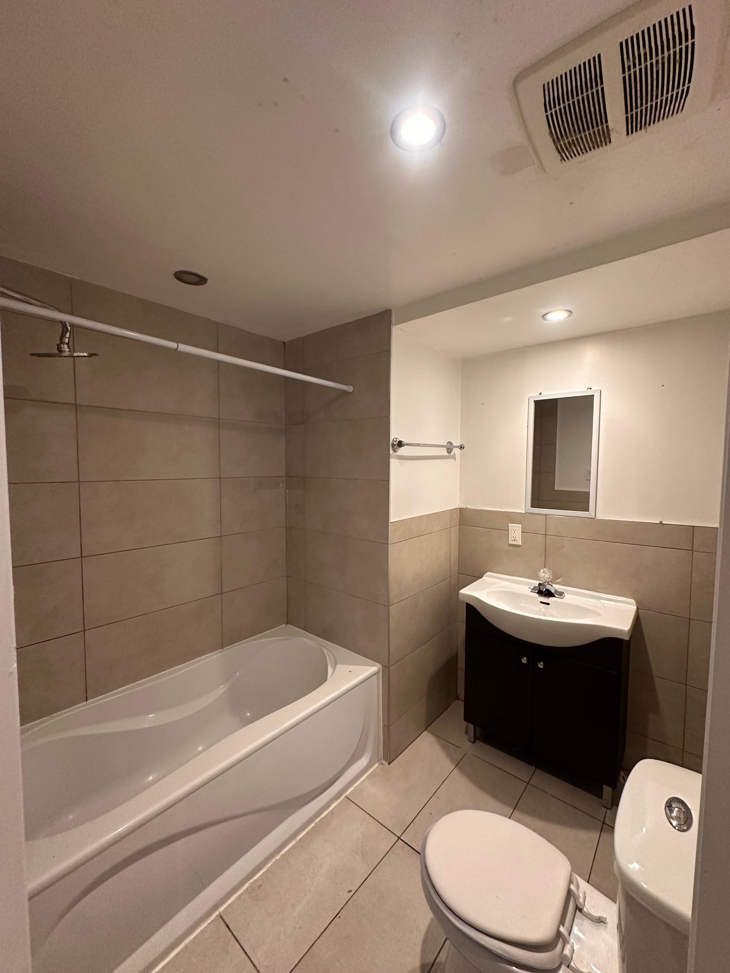 Salle de bains - A-5947 Rue Landry, Montréal (Mercier/Hochelaga-Maisonneuve), QC - Indoor Photo Showing Bathroom