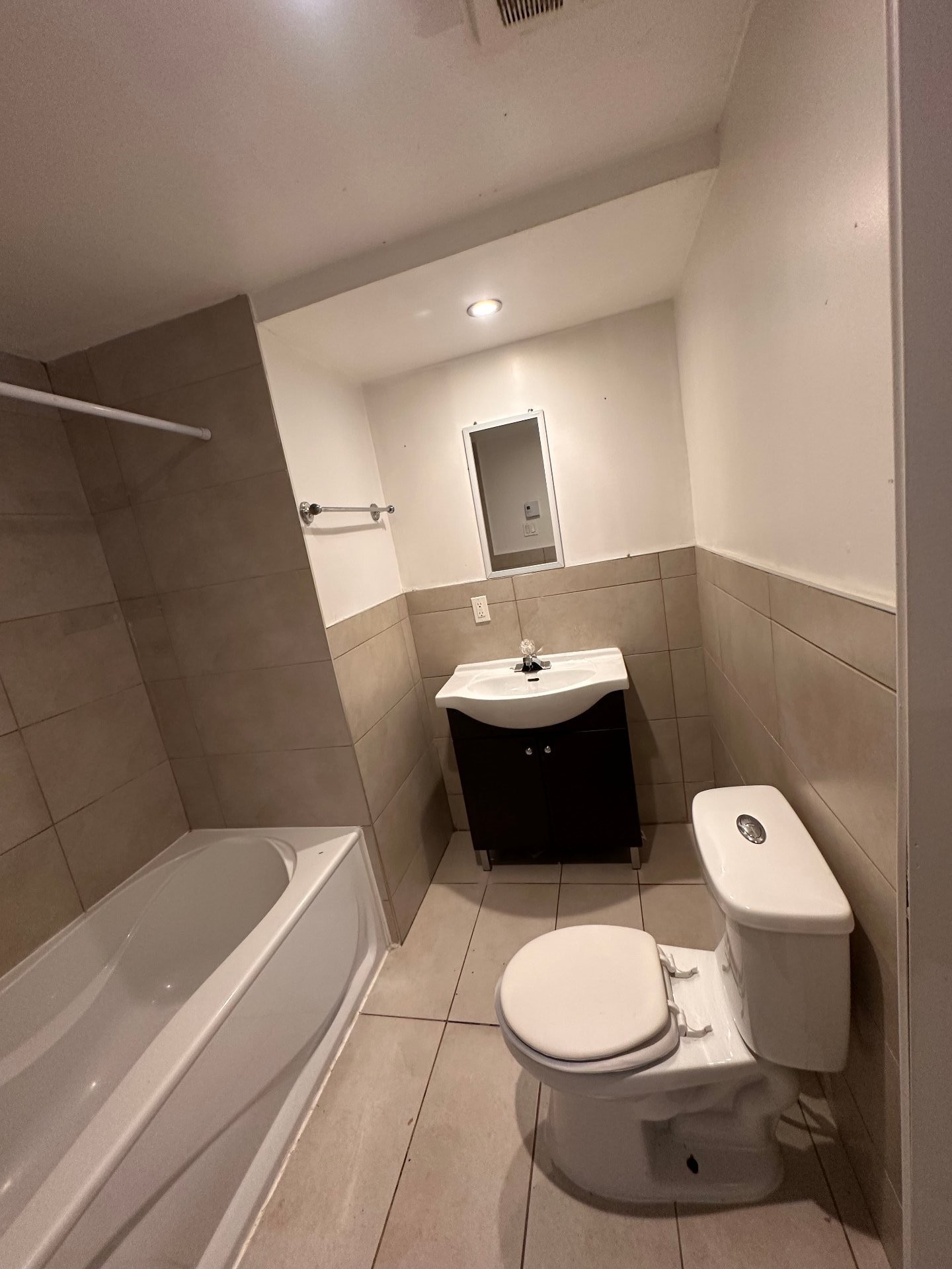 Salle de bains - A-5947 Rue Landry, Montréal (Mercier/Hochelaga-Maisonneuve), QC - Indoor Photo Showing Bathroom