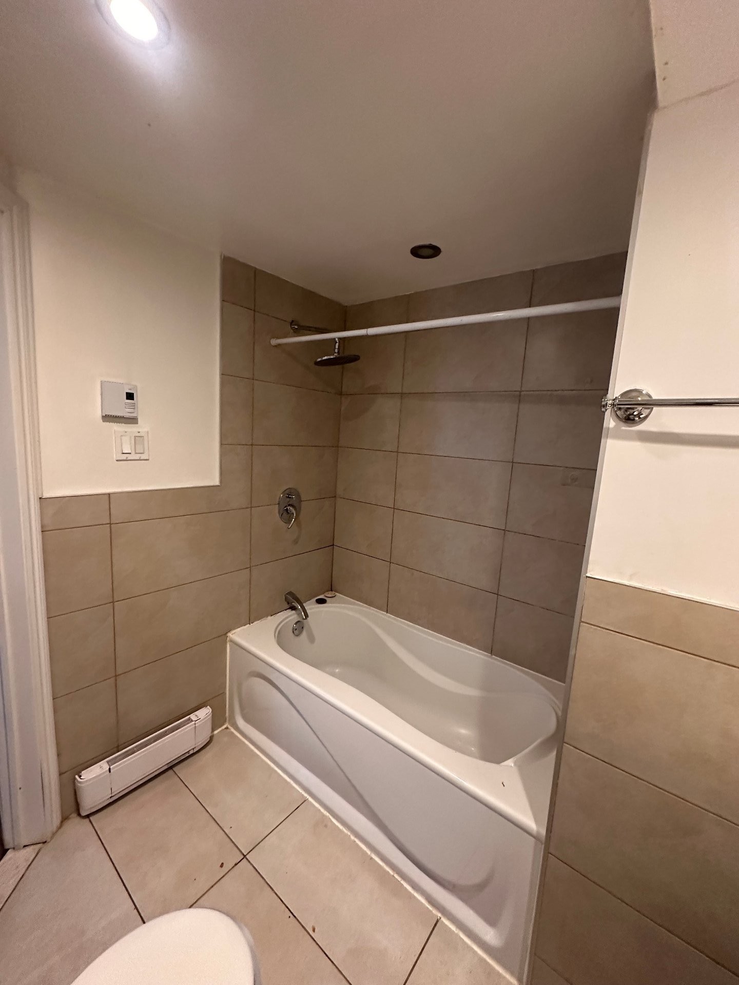 Salle de bains - A-5947 Rue Landry, Montréal (Mercier/Hochelaga-Maisonneuve), QC - Indoor Photo Showing Bathroom