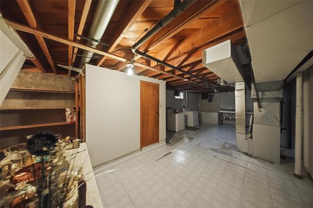 75 Tamworth Bay, Winnipeg, MB - Indoor Photo Showing Basement