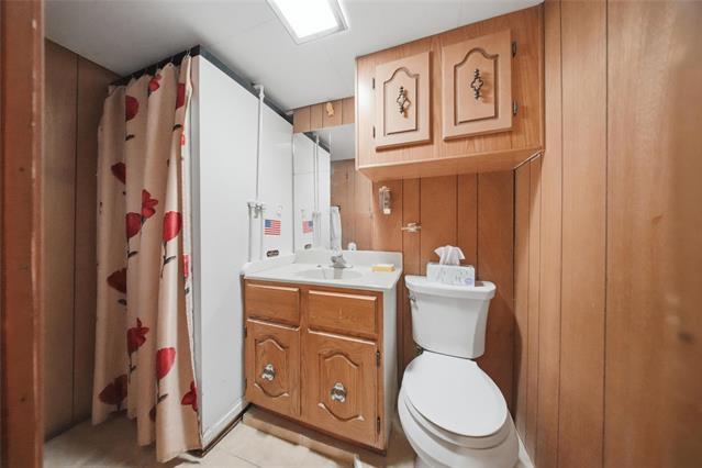 75 Tamworth Bay, Winnipeg, MB - Indoor Photo Showing Bathroom
