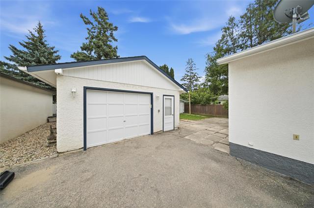 75 Tamworth Bay, Winnipeg, MB - Outdoor With Exterior