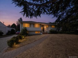 3512 Henderson Rd Oak Bay, BC V8P 5B1