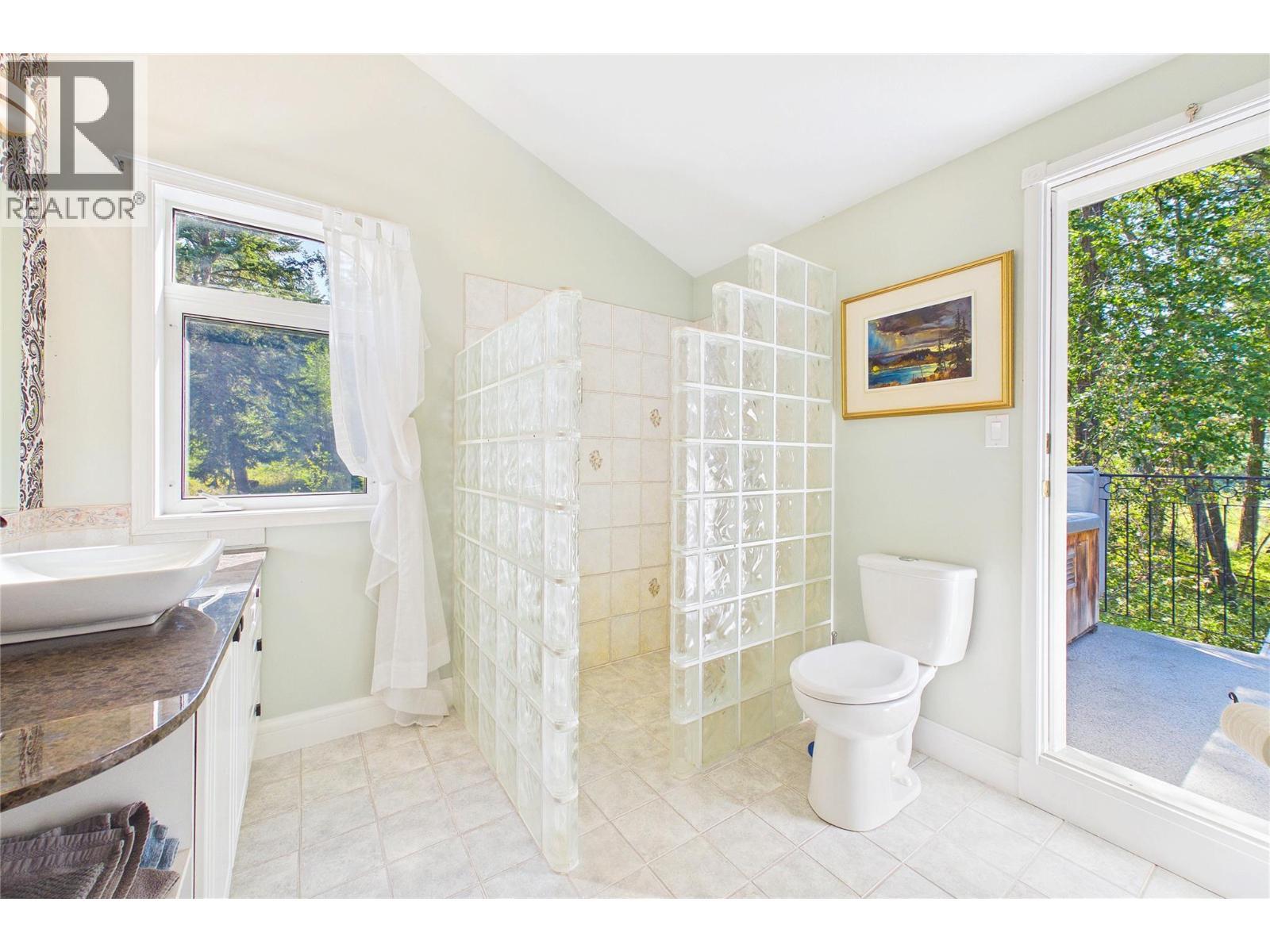 114 Bear End Road, Penticton, BC - Indoor Photo Showing Bathroom