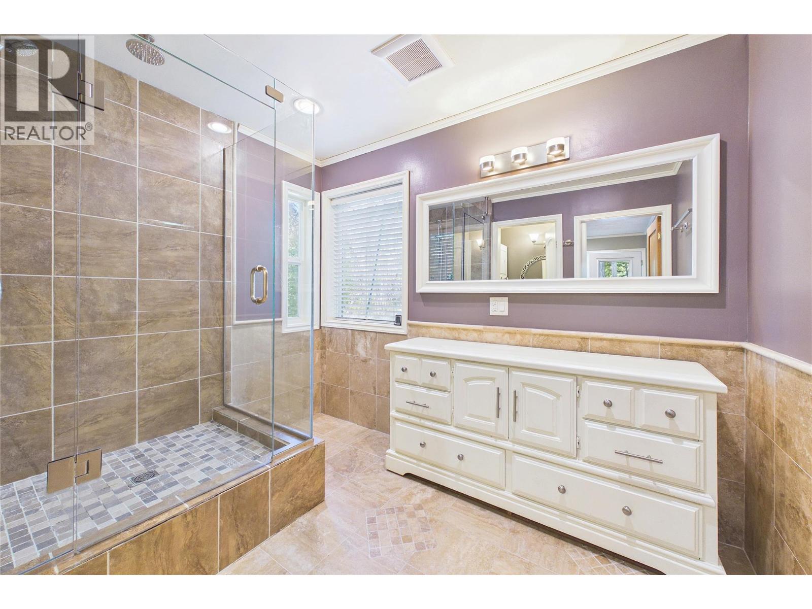 114 Bear End Road, Penticton, BC - Indoor Photo Showing Bathroom
