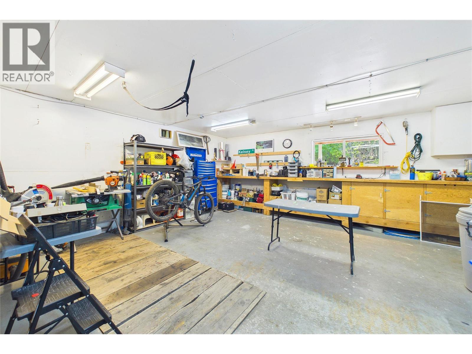 114 Bear End Road, Penticton, BC - Indoor Photo Showing Garage