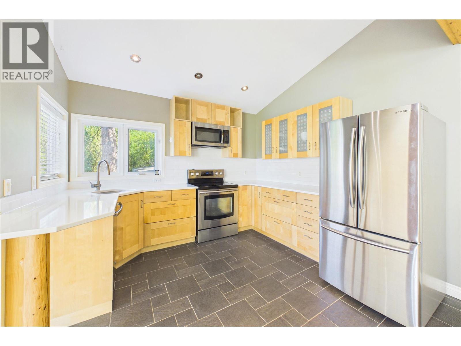 114 Bear End Road, Penticton, BC - Indoor Photo Showing Kitchen