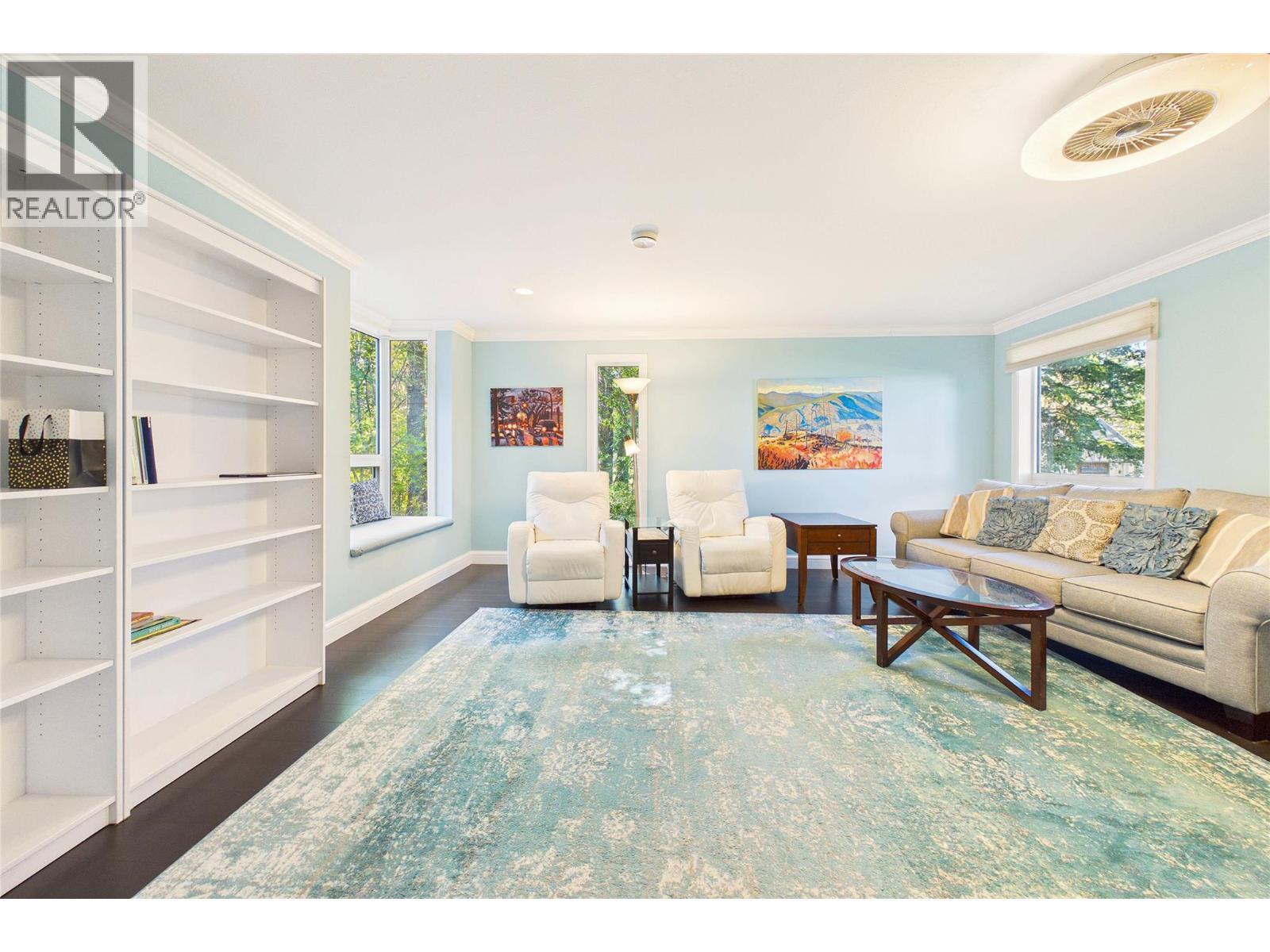 114 Bear End Road, Penticton, BC - Indoor Photo Showing Living Room