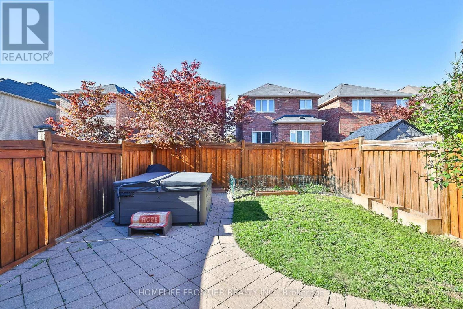 86 Venice Gate Drive, Vaughan, ON - Outdoor