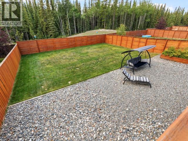26 Iskoot Crescent, Whitehorse, YT - Outdoor With Backyard