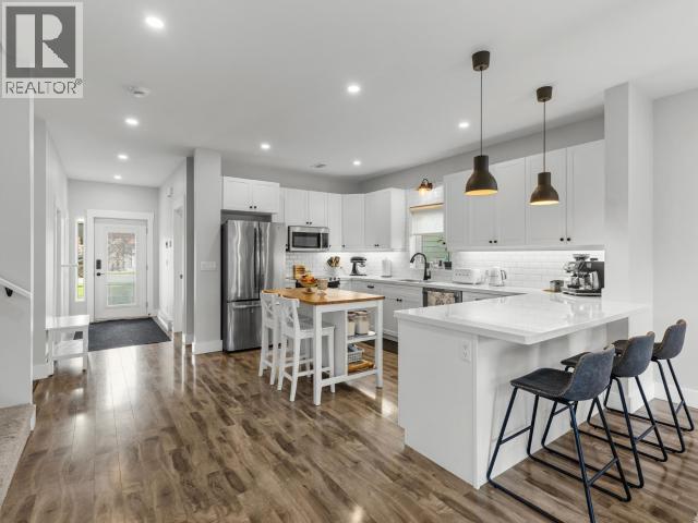 26 Iskoot Crescent, Whitehorse, YT - Indoor Photo Showing Kitchen With Upgraded Kitchen
