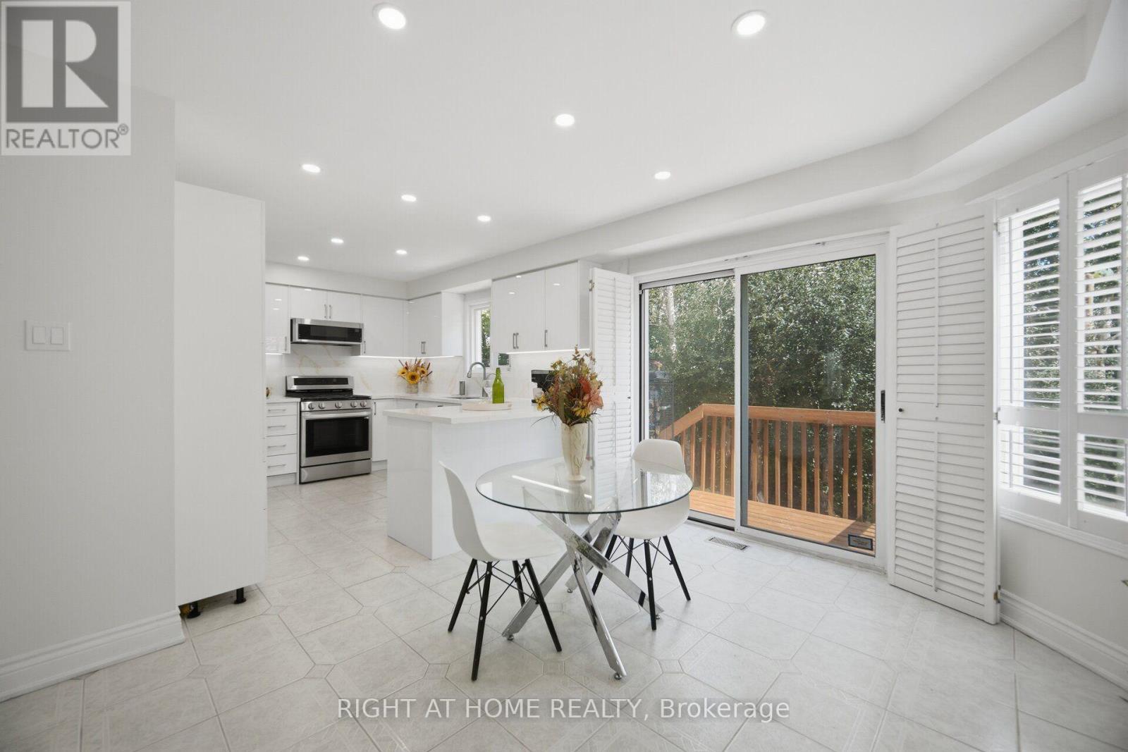 6379 Alderwood Trail, Mississauga, ON - Indoor Photo Showing Dining Room