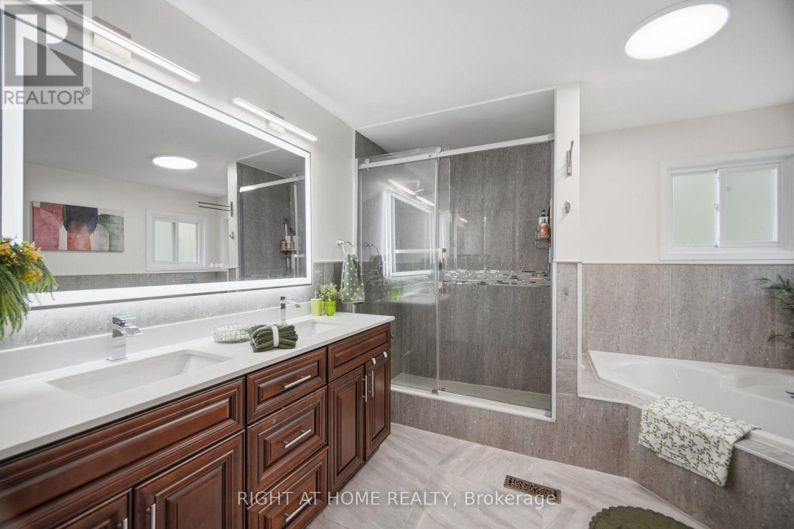 6379 Alderwood Trail, Mississauga, ON - Indoor Photo Showing Bathroom