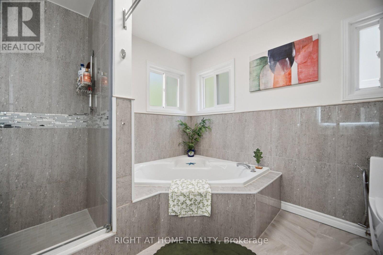 6379 Alderwood Trail, Mississauga, ON - Indoor Photo Showing Bathroom