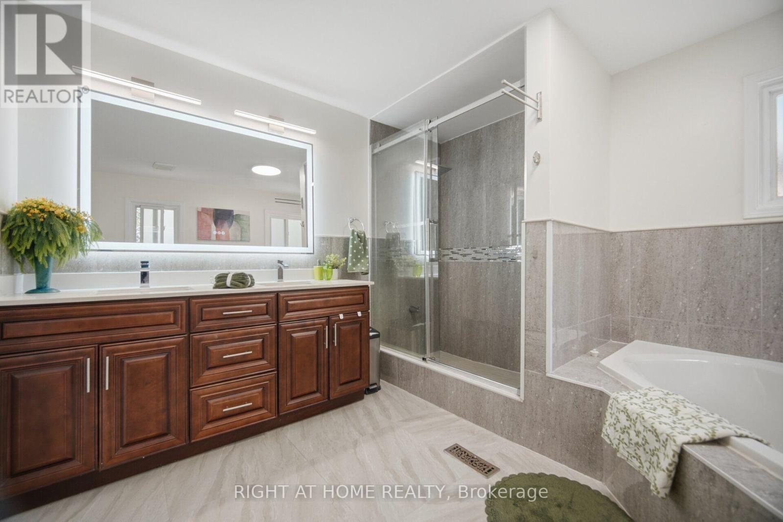 6379 Alderwood Trail, Mississauga, ON - Indoor Photo Showing Bathroom