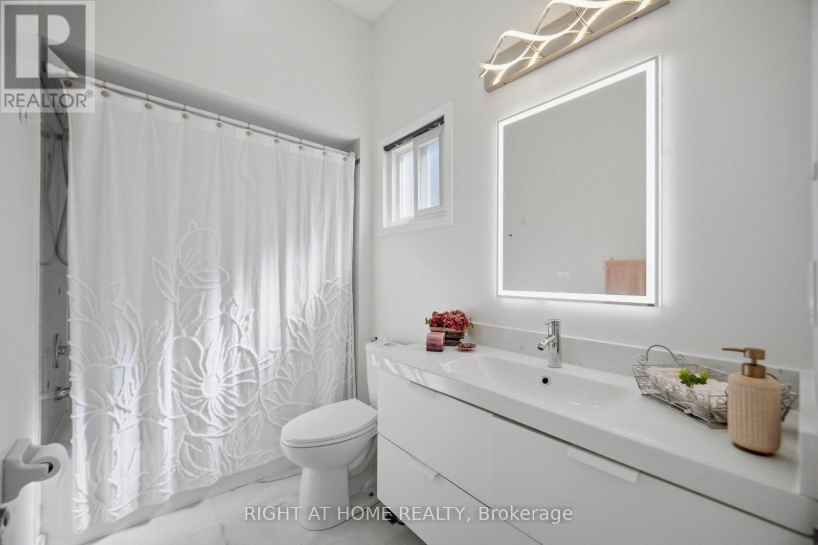 6379 Alderwood Trail, Mississauga, ON - Indoor Photo Showing Bathroom