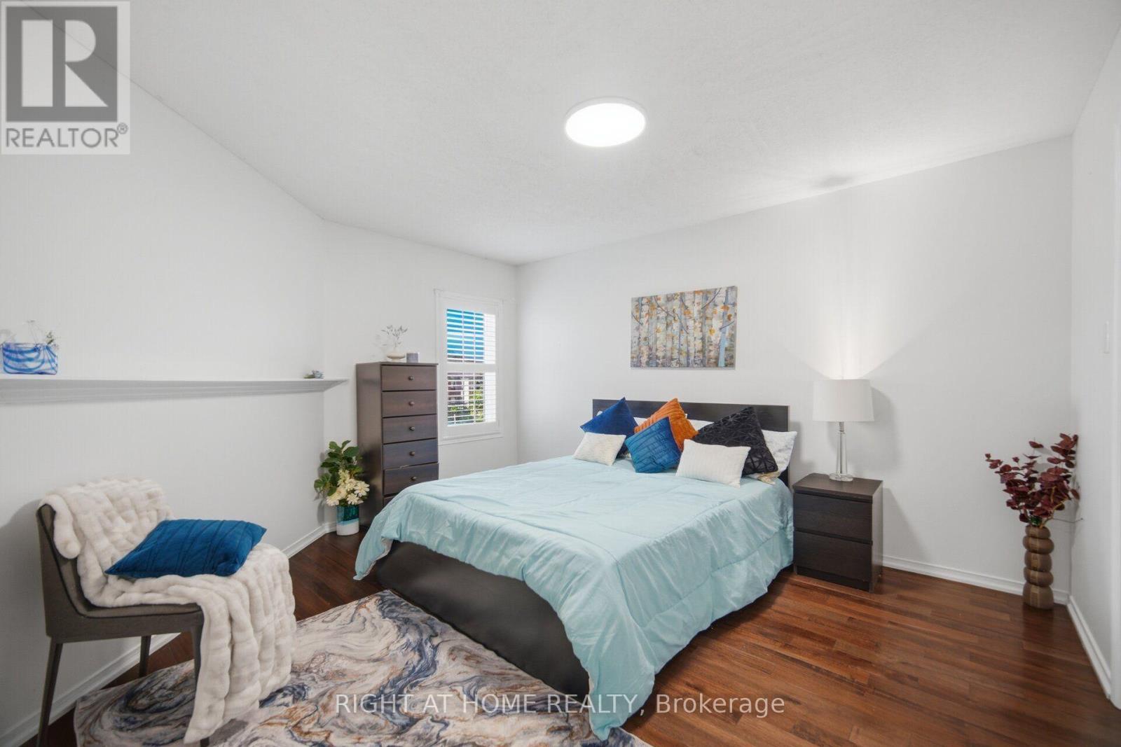 6379 Alderwood Trail, Mississauga, ON - Indoor Photo Showing Bedroom
