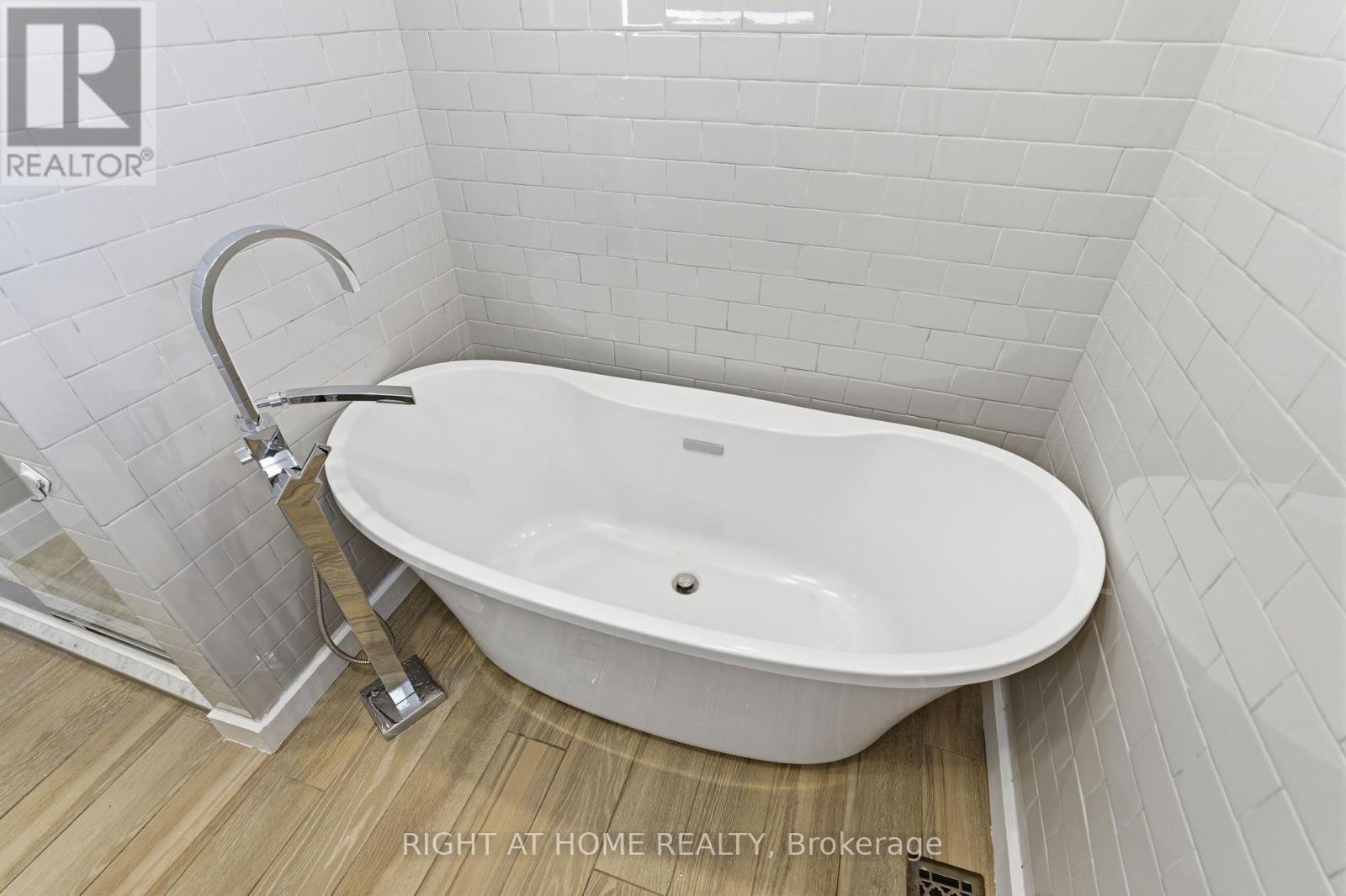 341 Rexford Drive, Hamilton, ON - Indoor Photo Showing Bathroom