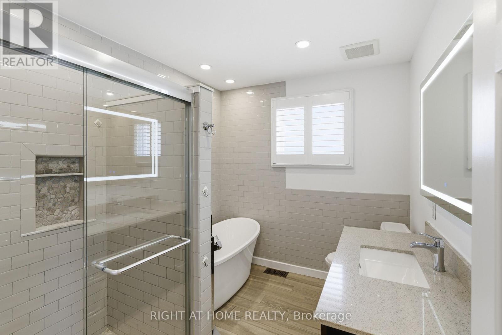 341 Rexford Drive, Hamilton, ON - Indoor Photo Showing Bathroom