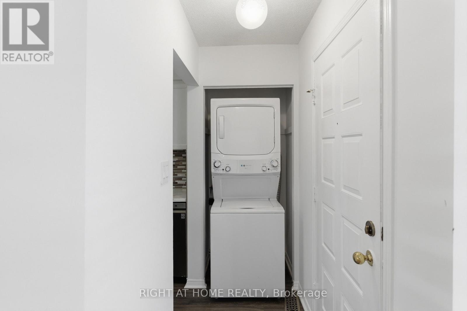 341 Rexford Drive, Hamilton, ON - Indoor Photo Showing Laundry Room