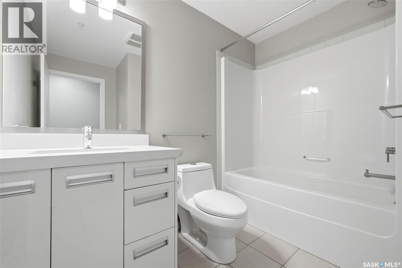 114 1610 Dakota Drive, Regina, SK - Indoor Photo Showing Bathroom