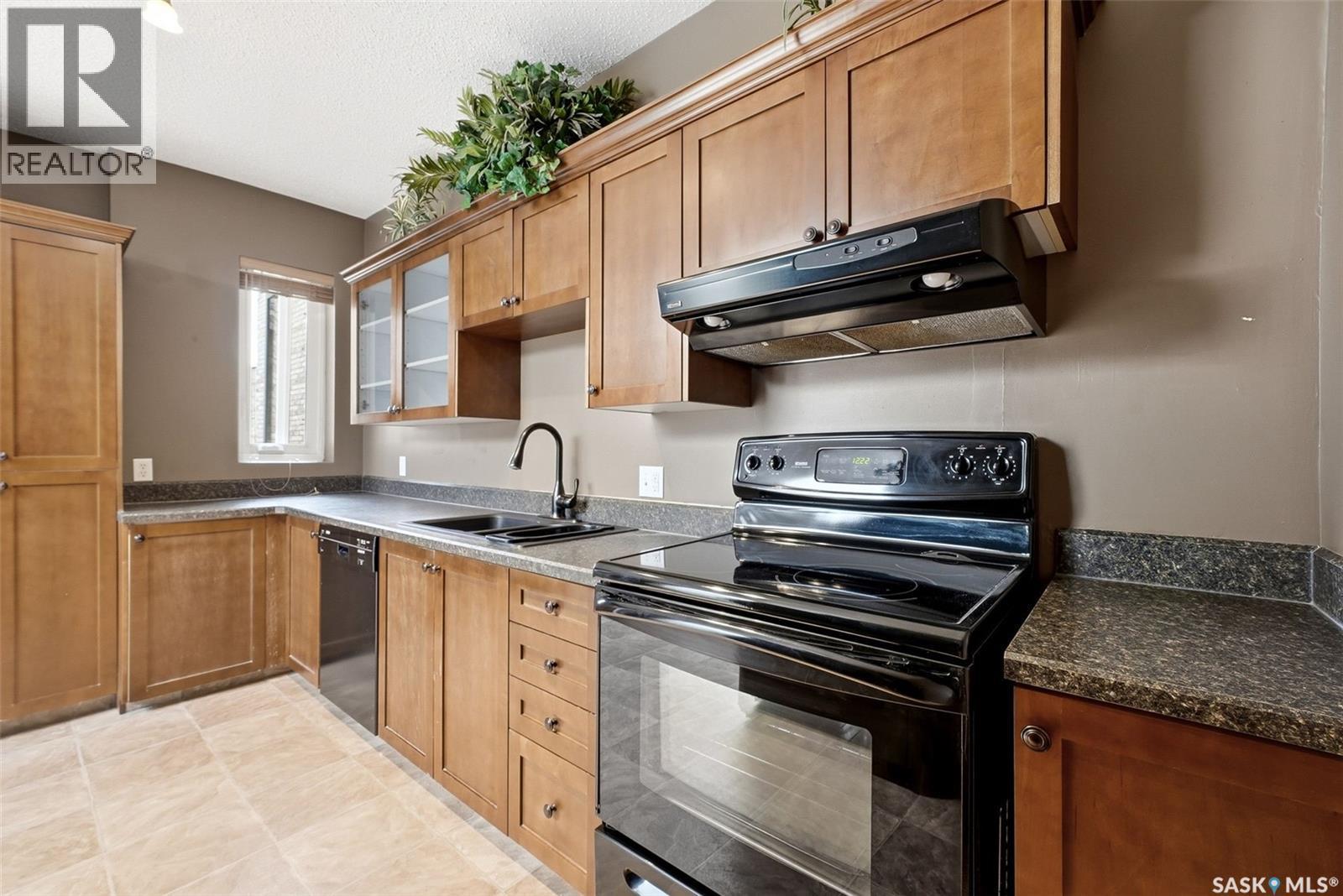 305 2925 14Th Avenue, Regina, SK - Indoor Photo Showing Kitchen