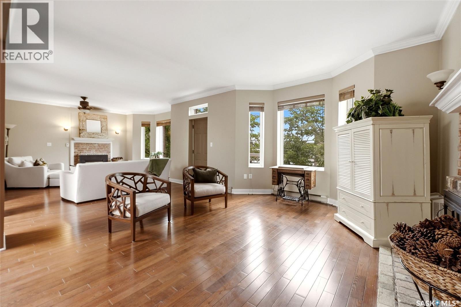305 2925 14Th Avenue, Regina, SK - Indoor Photo Showing Living Room