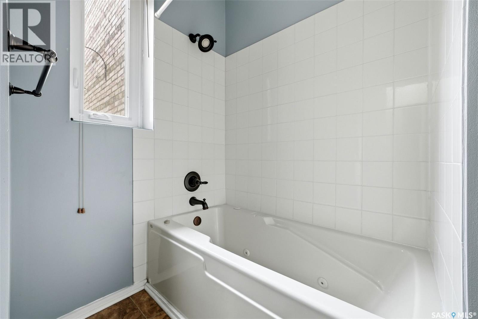 305 2925 14Th Avenue, Regina, SK - Indoor Photo Showing Bathroom