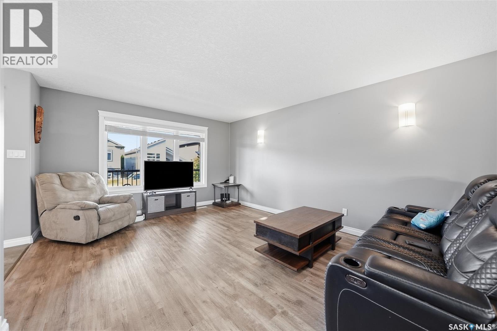 275 Wyant Lane, Saskatoon, SK - Indoor Photo Showing Living Room