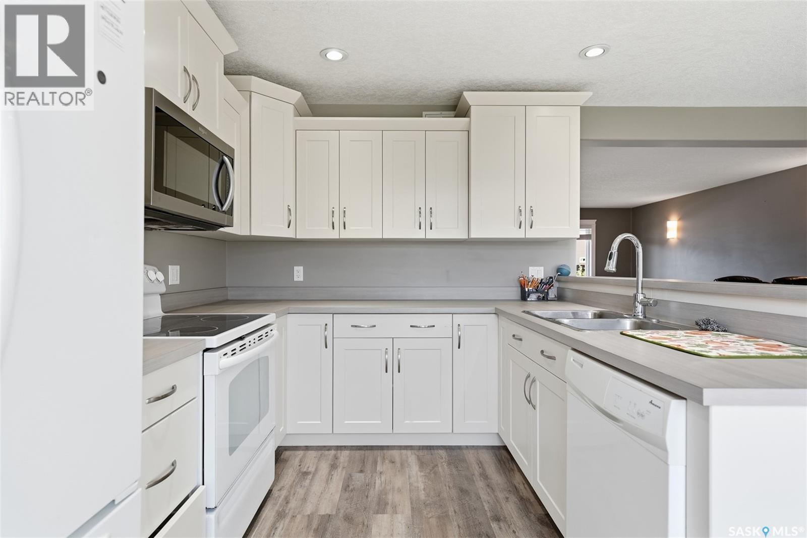 275 Wyant Lane, Saskatoon, SK - Indoor Photo Showing Kitchen With Double Sink