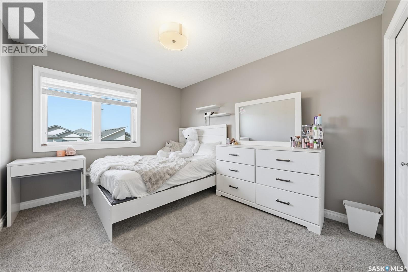 275 Wyant Lane, Saskatoon, SK - Indoor Photo Showing Bedroom