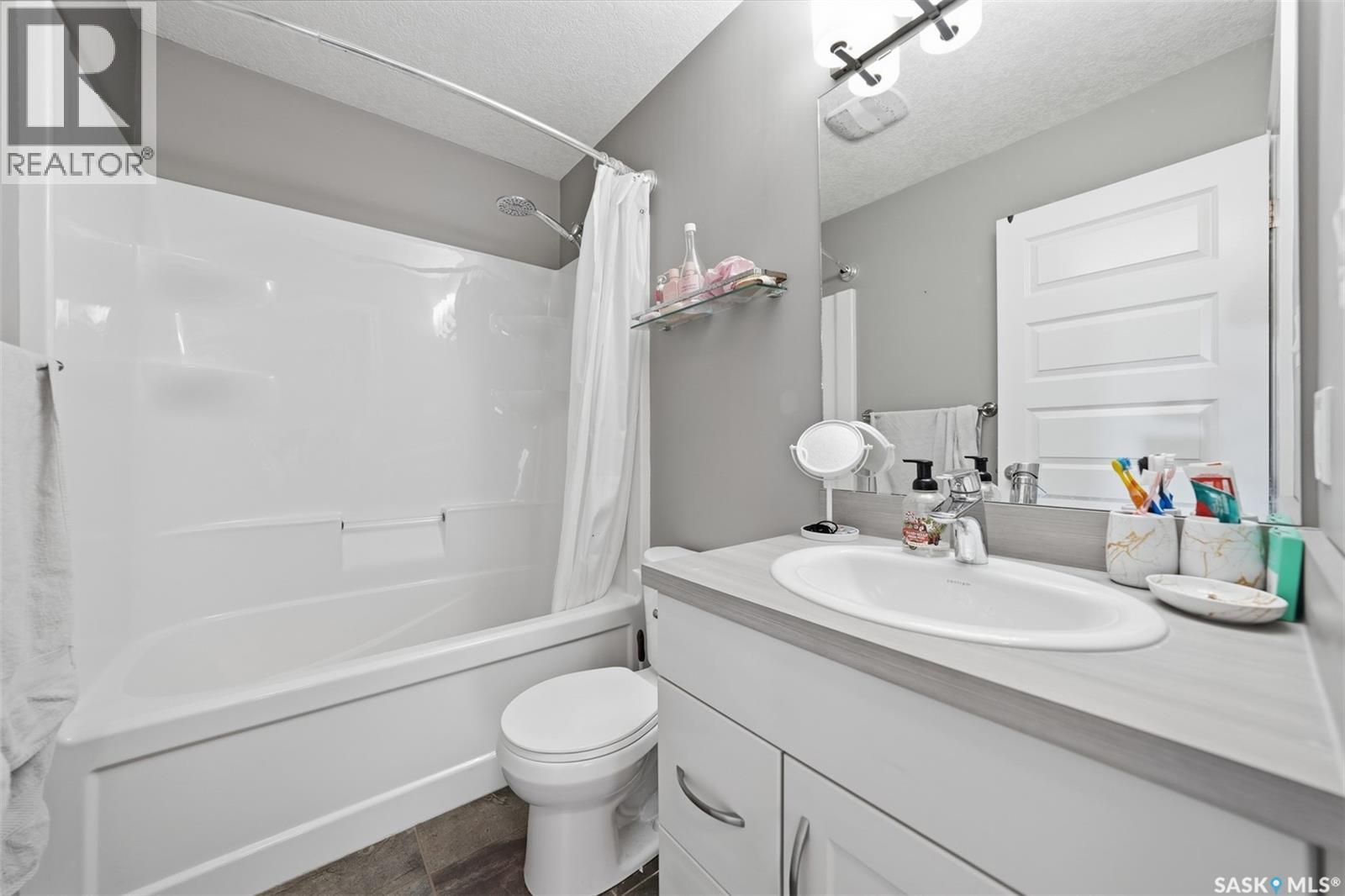 275 Wyant Lane, Saskatoon, SK - Indoor Photo Showing Bathroom