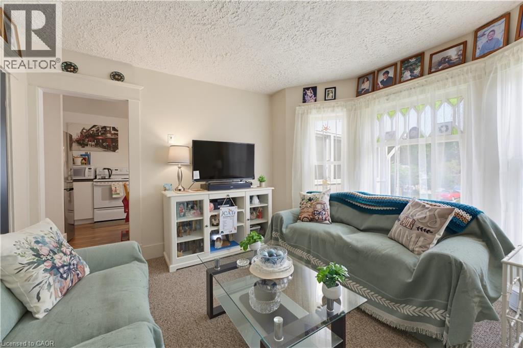 19 First Avenue, Port Dover, ON - Indoor Photo Showing Living Room