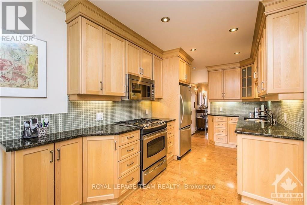 Imported from oreb - 522 Piccadilly Avenue, Ottawa, ON - Indoor Photo Showing Kitchen With Upgraded Kitchen