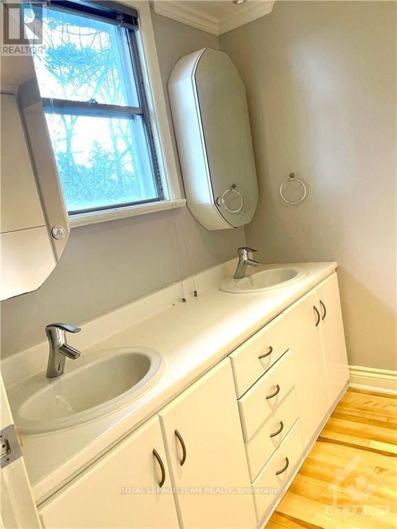 Imported from oreb - 522 Piccadilly Avenue, Ottawa, ON - Indoor Photo Showing Bathroom