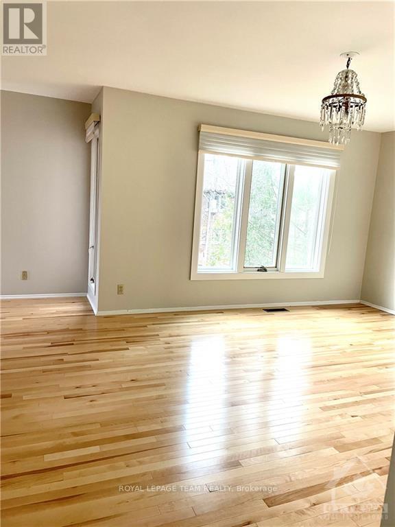 Imported from oreb - 522 Piccadilly Avenue, Ottawa, ON - Indoor Photo Showing Other Room