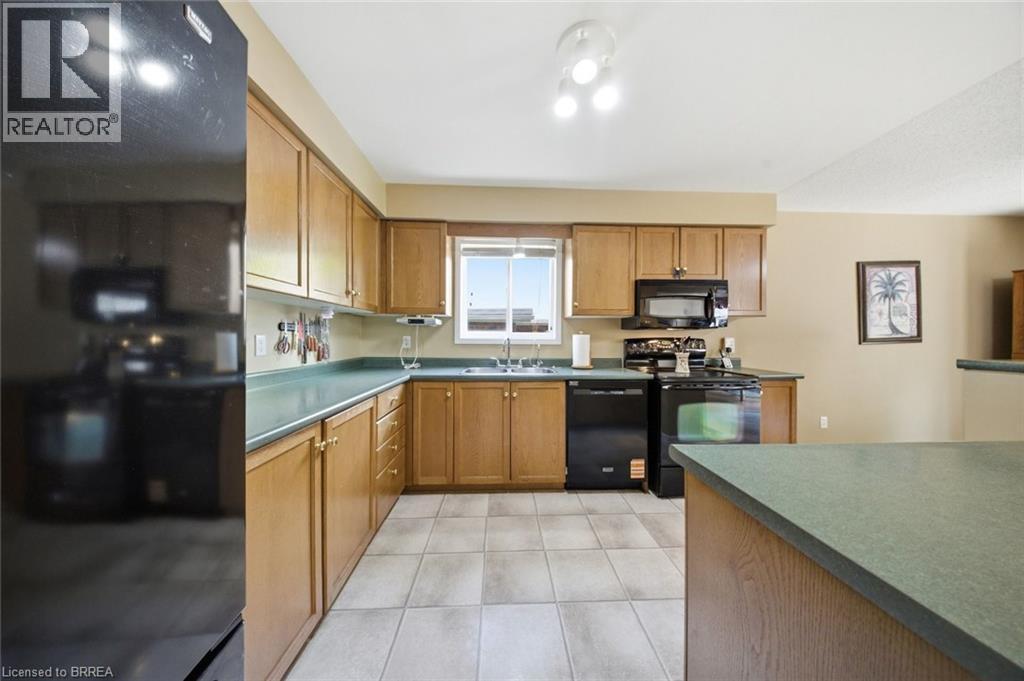 20 Melran Drive, Cambridge, ON - Indoor Photo Showing Kitchen With Double Sink