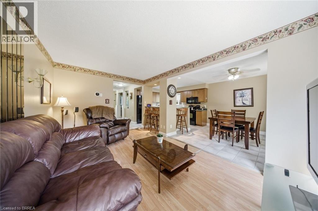 20 Melran Drive, Cambridge, ON - Indoor Photo Showing Living Room