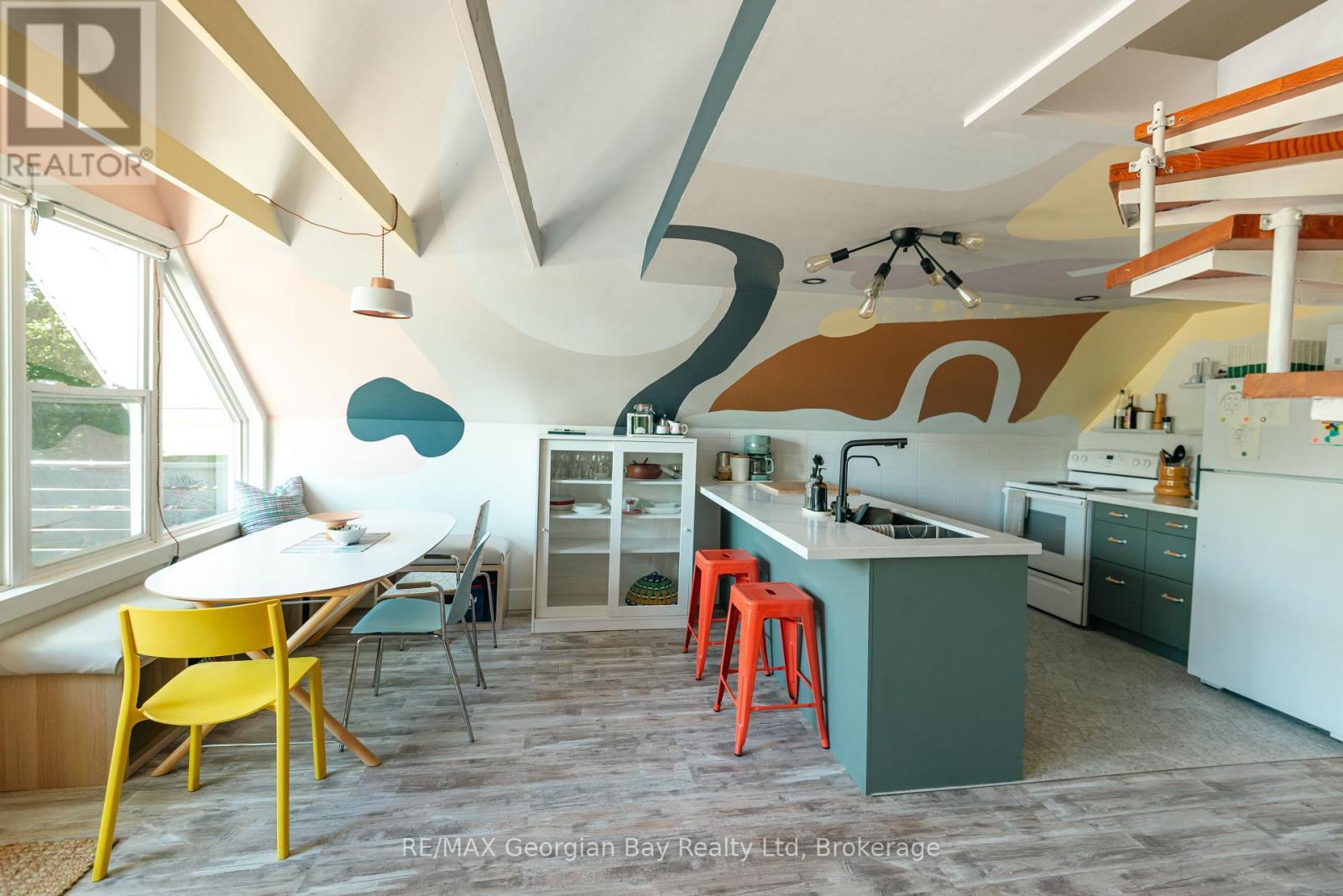 8 Sunrise Court, Tiny, ON - Indoor