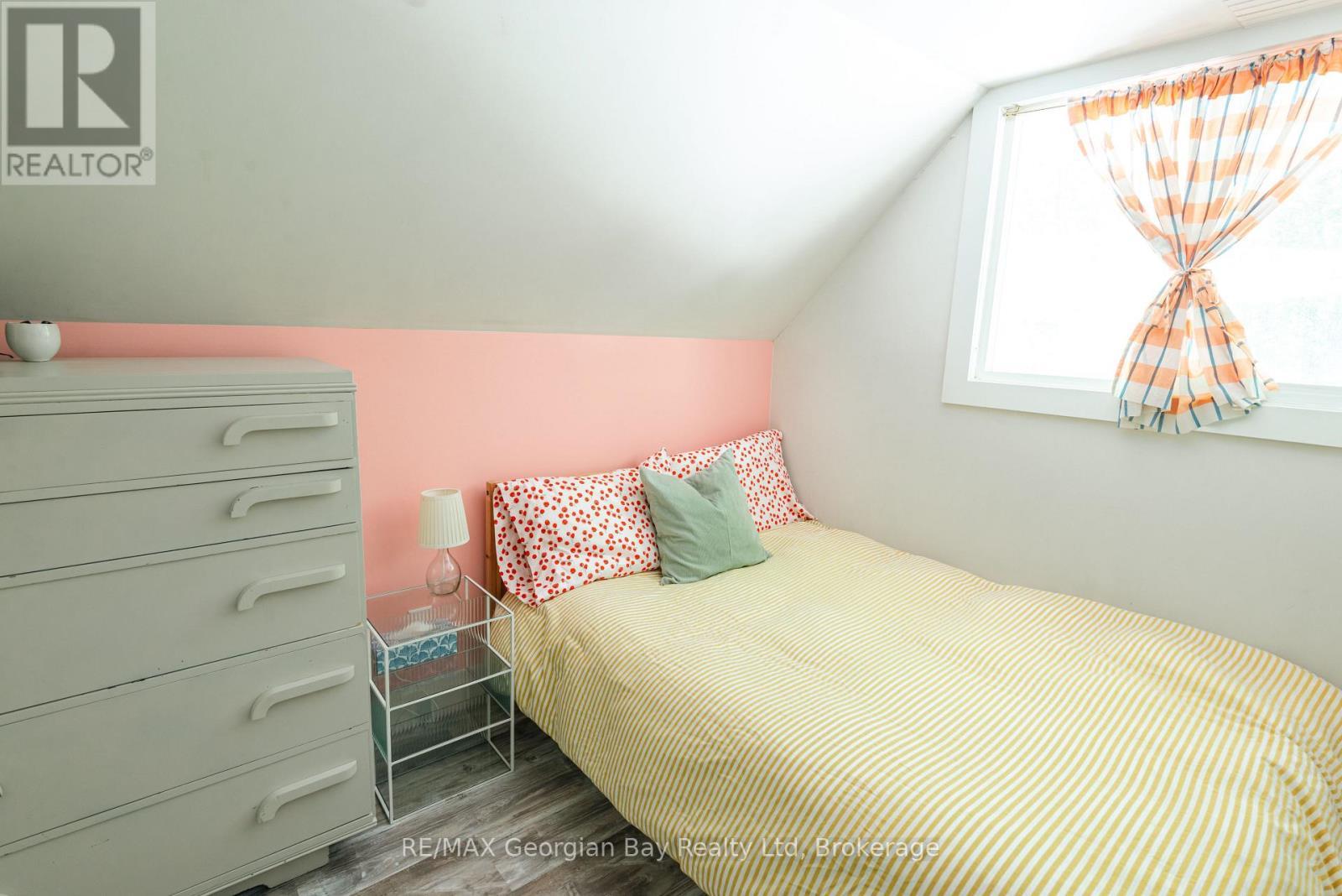 8 Sunrise Court, Tiny, ON - Indoor Photo Showing Bedroom