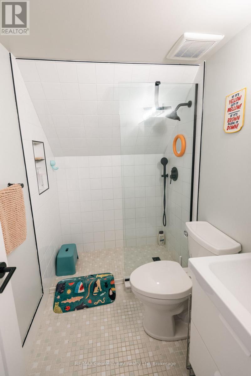 8 Sunrise Court, Tiny, ON - Indoor Photo Showing Bathroom