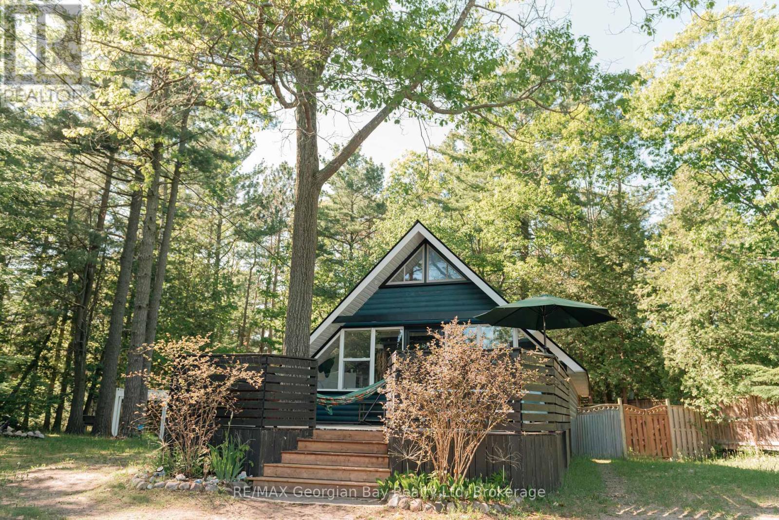 8 Sunrise Court, Tiny, ON - Outdoor